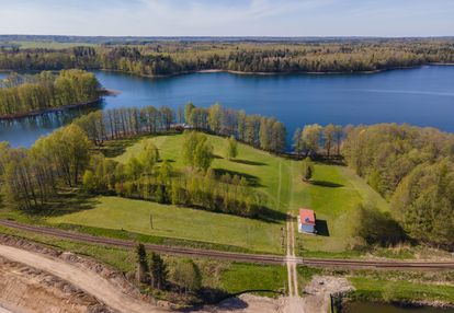 Piękna działka z linią brzegową, woda, prąd