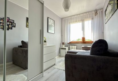 3 pokoje na pierwszym piętrze z balkonem/ piastów