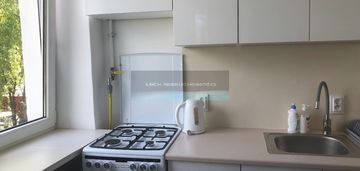 Kawalerka z balkonem w kamienicy -włochy