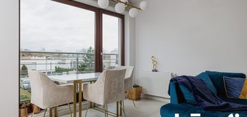 Dwupiętrowe nowoczesne mieszkanie z 3 balkonami