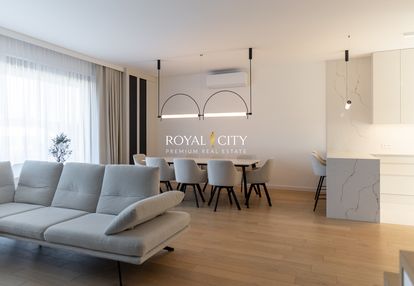 Energooszczędny dom w dąbrowie leśnej premium.