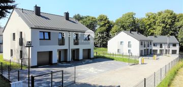 Gotowy bliźniak z garażem