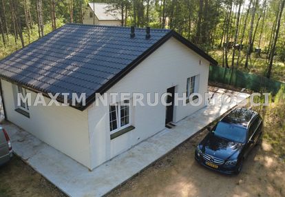Uroczy dom z drewna i duża działka – oaza spokoju