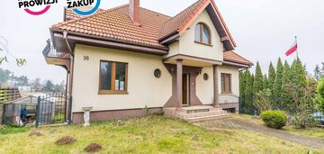 Dom wolnostojący z dwoma osobnymi mieszkaniami