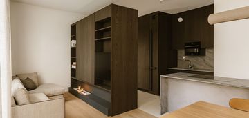 Przestronne mieszkanie z widokiem na zieleń.