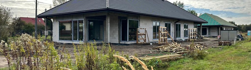 Nowoczesna parterówka w kątach / duża działka