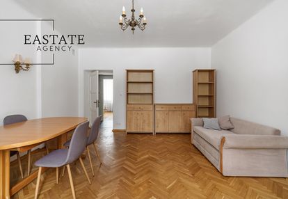 Kameralny, 2-piętrowy blok obok kampinosa