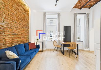 Po rewitalizacji - 2 pokoje po remoncie - parking