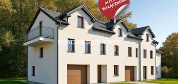 Wygodne domy pod lasem w podgórkach tynieckich.