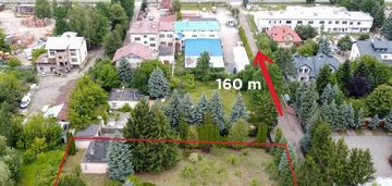 Działka z domem – zakręt, 2100 m²
