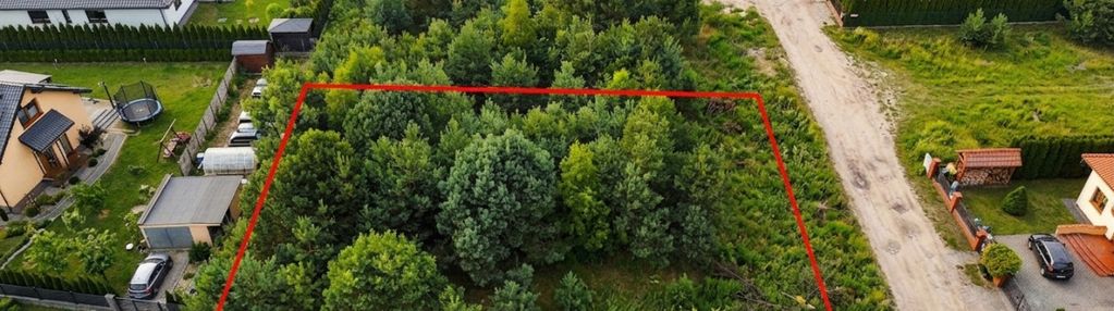 Urokliwa działka na kameralnym osiedlu blisko lasu
