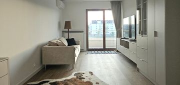 Nowiutkie dwa pokoje w apartamentowcu