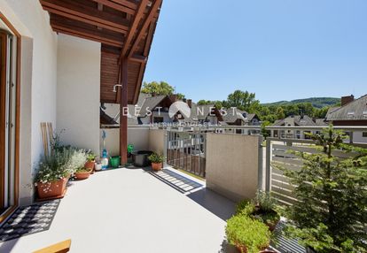 Dwupoziomowe słoneczne mieszkanie z tarasem