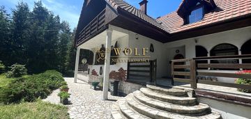 Dom w stylu dworskim w sąsiedztwie lasu!