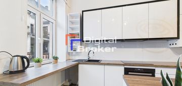 Odnowiona kamienica w samym centrum