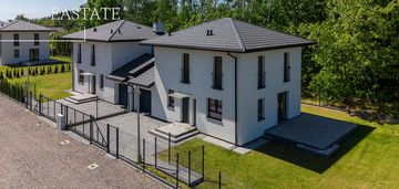 Bliźniaki połączone garażem z działką 500 m2