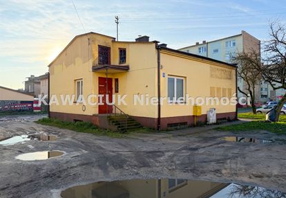 Dom wolnostojący zaadoptowany na cele usługowe