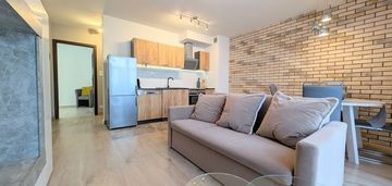 Przestronne mieszkanie na pierwszym piętrze.