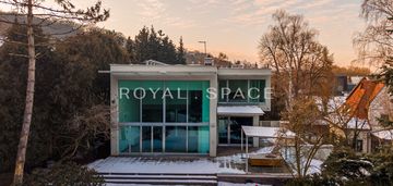 Luksusowa willa z przeszkleniami i ogrodem!