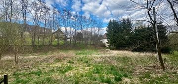 Działka ze strumykiem 1600 m² - wojcieszyce