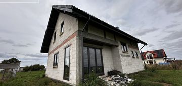 Dom jednorodzinny w magdalence – surowy zamknięty