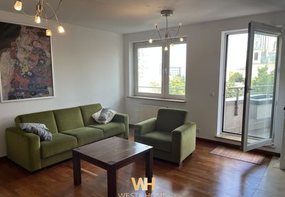 2 pokoje, duży balkon oraz widok na zieleń.