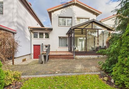 Dom szeregowy z ogrodem zimowym i dużą działką