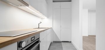 Ładna kawalerka z oddzielną kuchnią