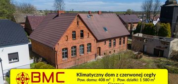 Duży klimatyczny dom z czerwonej cegły