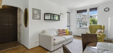 Dwa pokoje, balkon, cicha okolica. śródmieście.