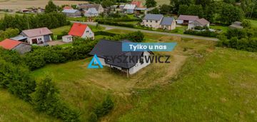 Dom jednorodzinny parterowy z wielospadowym dachem