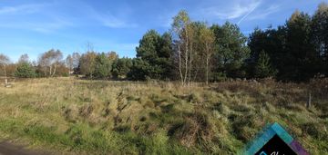 Szeroka działka pod budowę domu