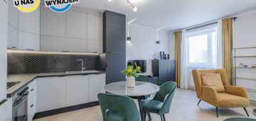 Szykowne 2 pokoje po remoncie z halą garażową