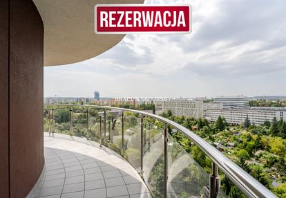 Grzegórzki park z widokiem na panoramę krakowa