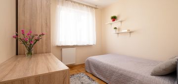 2 oddzielne pokoje, balkon, garaż, ciche!