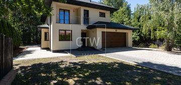 Dom otoczony lasem, 2012 r. wola krobowska