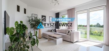 Gotowy do zamieszkania dom typu szereg z ogródkiem
