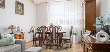 3 pokoje w zadbanej kamiennicy na mokotowie