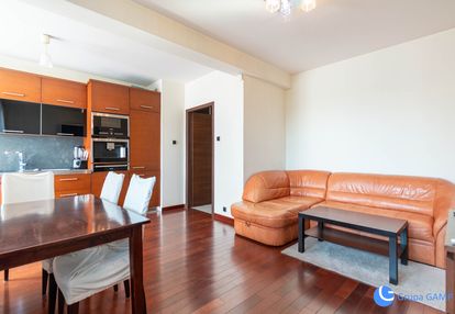 Wola justowska, 2-pok. 55m2, balkon.