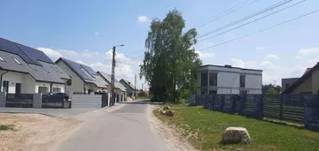 Działka budowlana - Bory. Osiedle nowych domów.