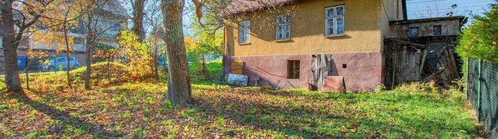 Budynek na 13 arowej działce w kamienicy