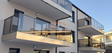 Nowe świeżo wykończone ii-piętro winda duży balkon