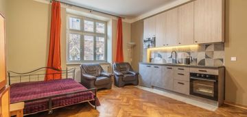 Studio w centrum| 2750 total| plac inwalidów