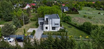 Nowoczesny dom w malowniczej okolicy