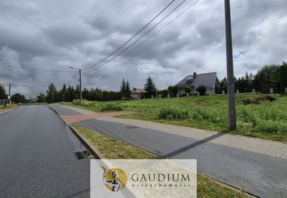 Działka budowlana 854 m², media w drodze, asfalt