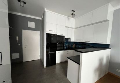 | w pełni umeblowane | winda | balkon |