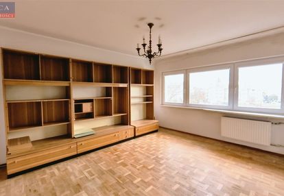 3 pokoje, metro-idealne na podział na 2 kawalerki!