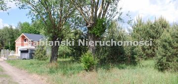 Działka budowlana 721 m2 nad stawem, skrzynki