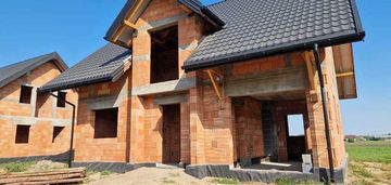 Nowy dom na kameralnym osiedlu, 5 min od miasta!