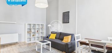 Kawalerka w kamienicy,  "dzielnica muzyczna"